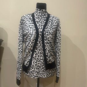 Worthington set in excellent condition.  Super soft and confortable with stretch